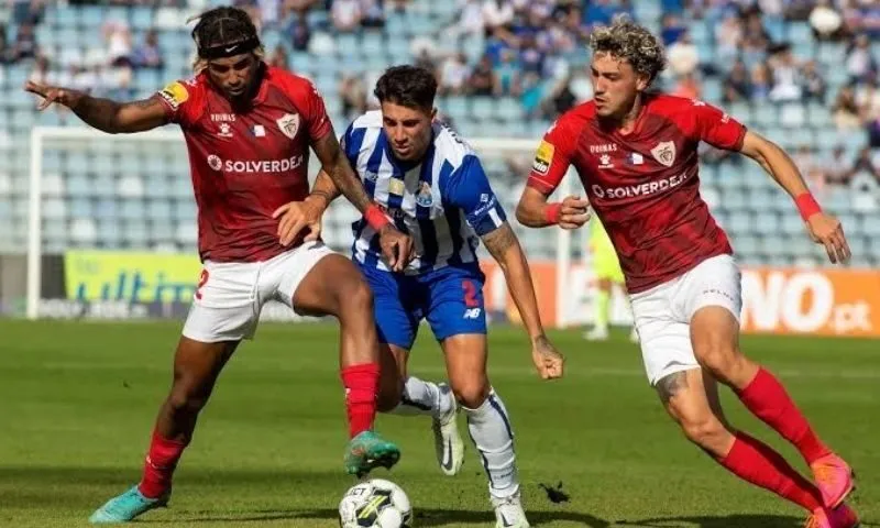 Tại sao Santa Clara và Benfica có huy hiệu giống nhau?